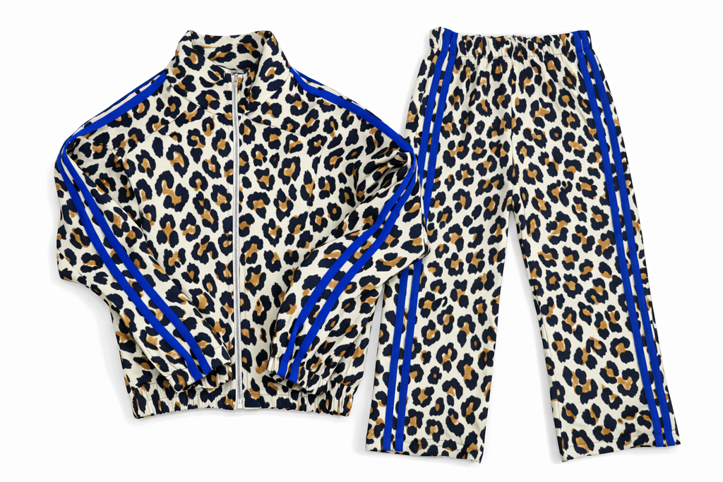 Ensemble jogging leopard