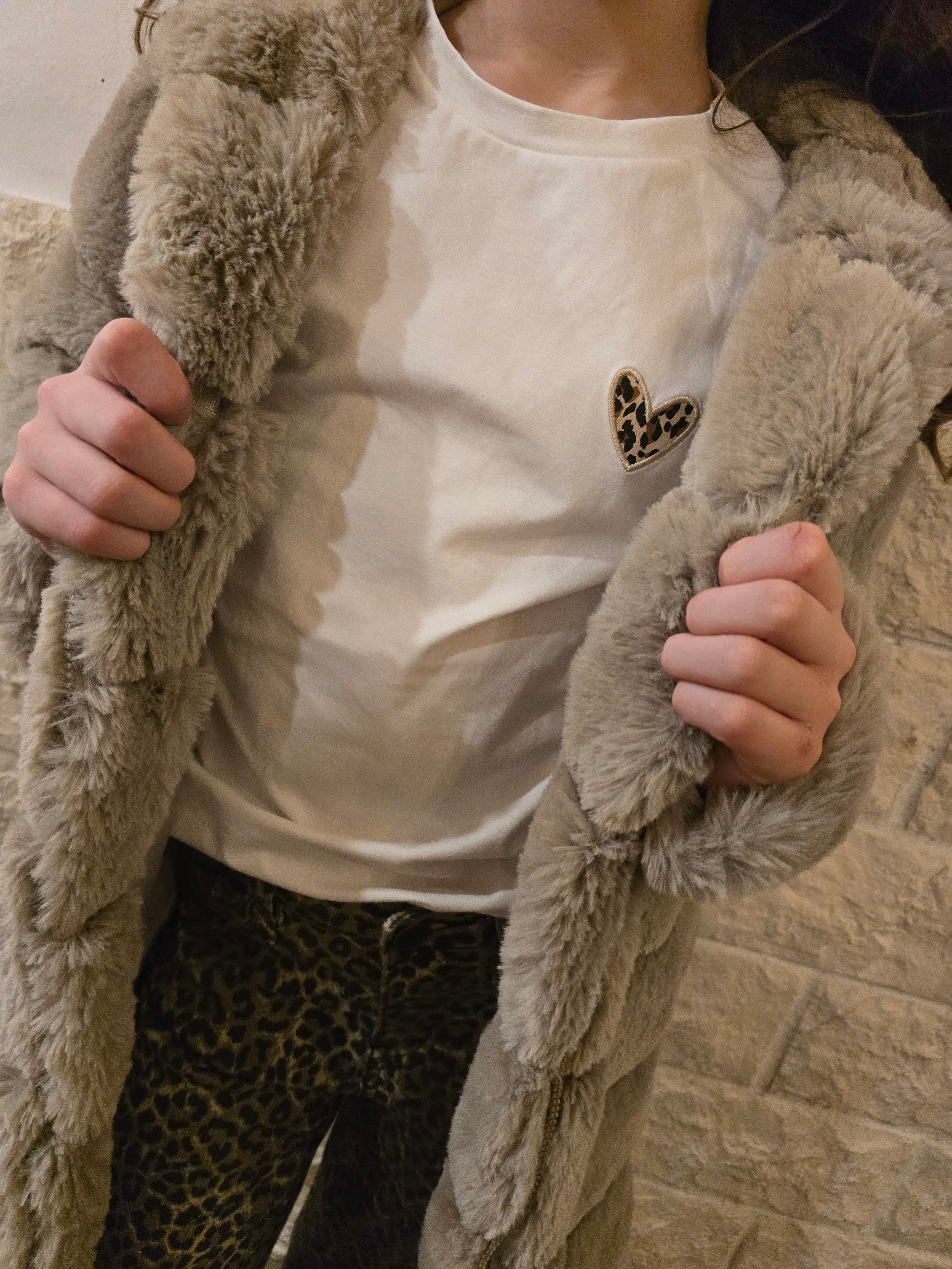 Manteau avec capuche fourrure synthetique