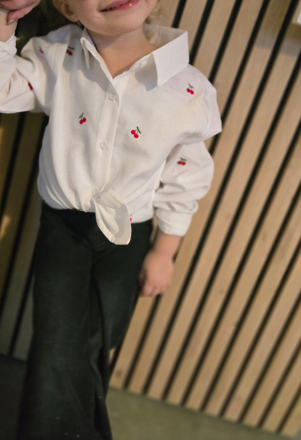 Chemise avec broderie cerise fille